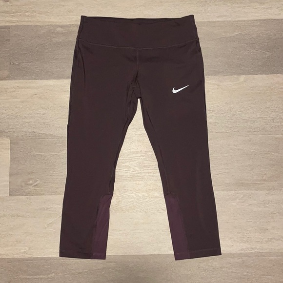 Nike 3/4 Leggings with Mesh Calf Detail in Plum - Picture 3 of 4